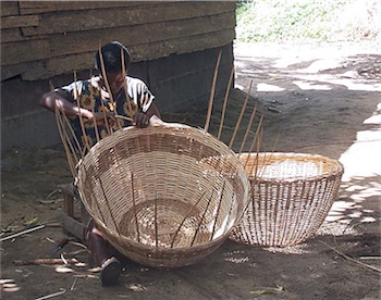 Woman_weaving_baskets